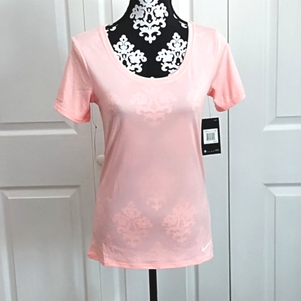Women's Nike T-shirt NWT